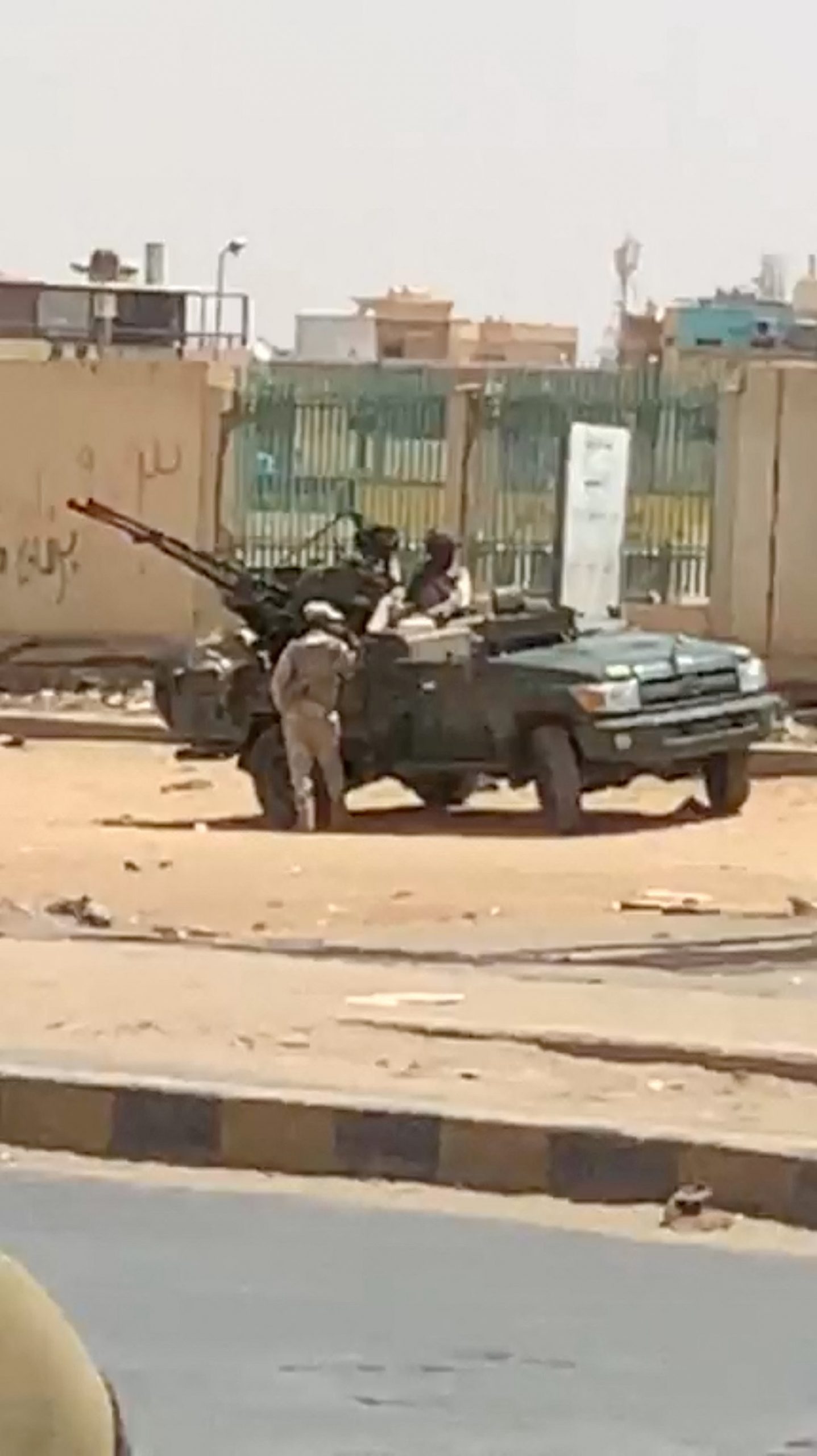 Τσαντ: Εκατοντάδες Σουδανοί στρατιώτες και αστυνομικοί πέρασαν τα σύνορα για να γλιτώσουν