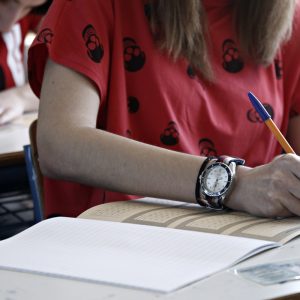 Τράπεζα θεμάτων: Οι Πανελλαδικές Εξετάσεις θα διεξαχθούν κανονικά, διευκρινίζει το υπουργείο Παιδείας