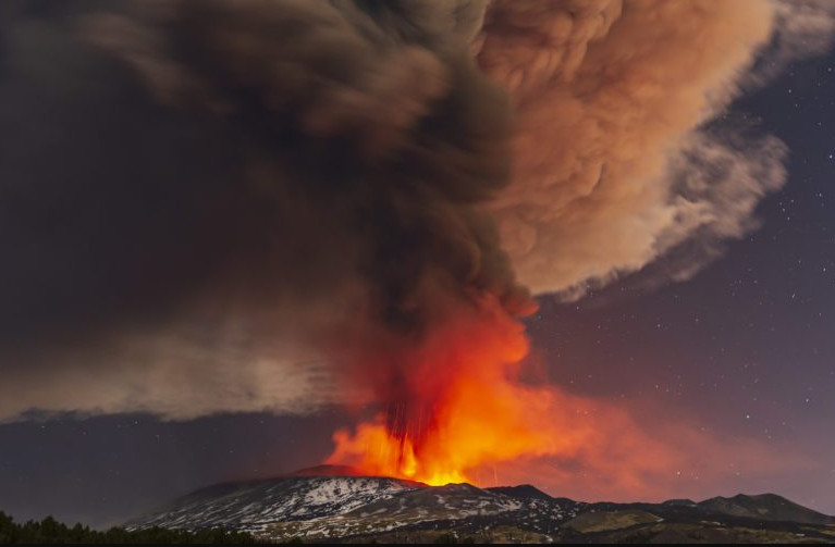 Αίτνα: Εξερράγη το ηφαίστειο – Αναστολή πτήσεων στην Κατάνια