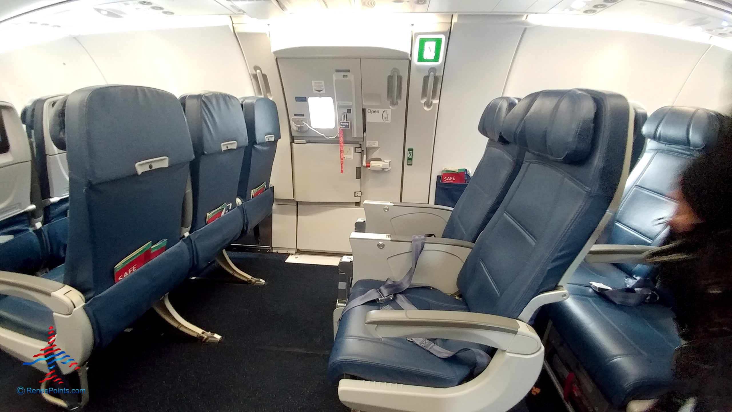Asiana Airlines: Δεν θα εκδίδει εισιτήρια για θέσεις κοντά στην έξοδο κινδύνου [Video]