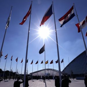 «Μουσικές καρέκλες» για την «κεφαλή» του ΝΑΤΟ