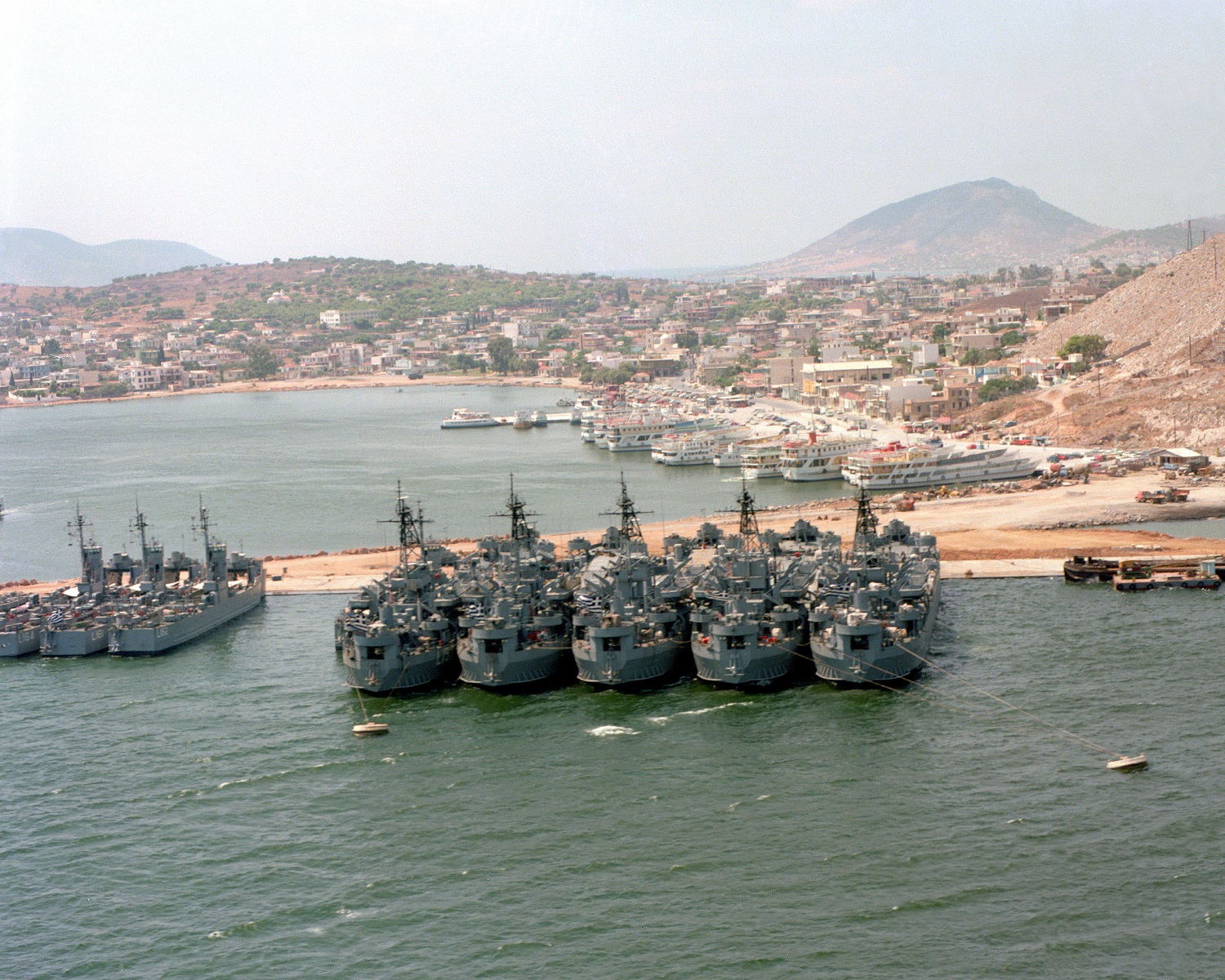 Nighttime ban on commercial vessels passing strait off Salamina military anchorage lifted