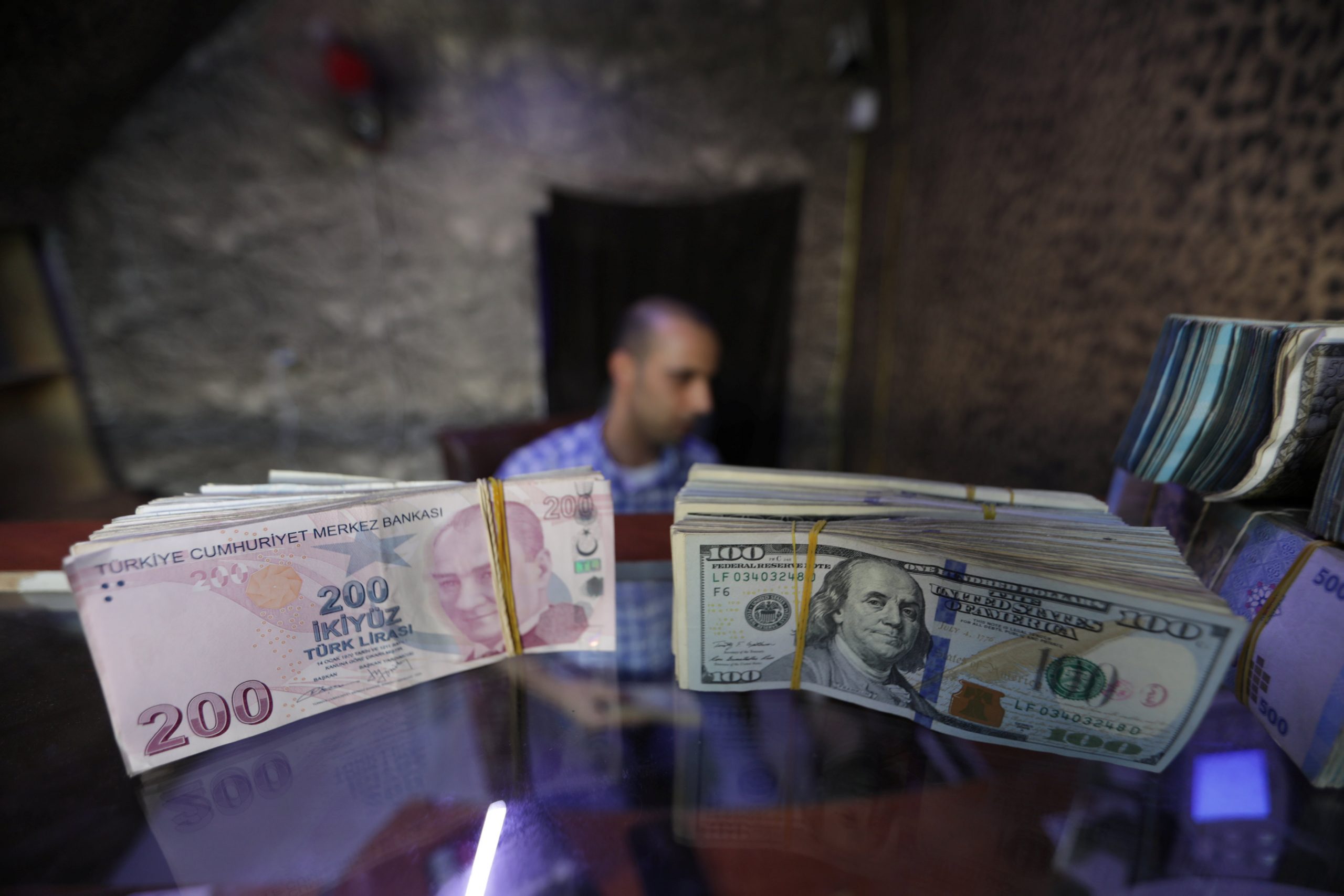 Τουρκία: Σε ιστορικό χαμηλό η λίρα έναντι του δολαρίου – Ανησυχία για τις κινήσεις Ερντογάν