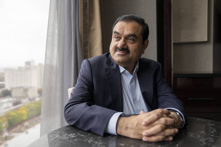 Adani: Ο Ινδός μεγιστάνας «ξεφορτώθηκε» λιμάνι στη Μιανμάρ