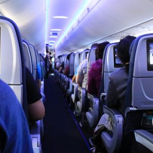 Αεροπλάνα: Ο μεγαλύτερος κίνδυνος στον αέρα μπορεί να κρύβεται… στην τσέπη σας