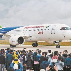 O κινεζικός αντίπαλος των Airbus και Boeing