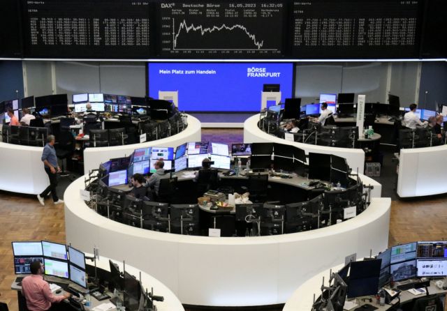 DAX: Σε τροχιά για να καταγράψει ρεκόρ όλων των εποχών