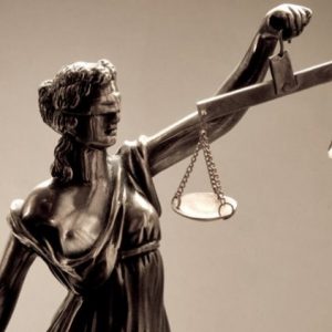 ΟΟΣΑ: Κόλαφος για τα ελληνικά δικαστήρια – Τι συστήνει για ΜμΕ, εργασία, ανταγωνιστικότητα