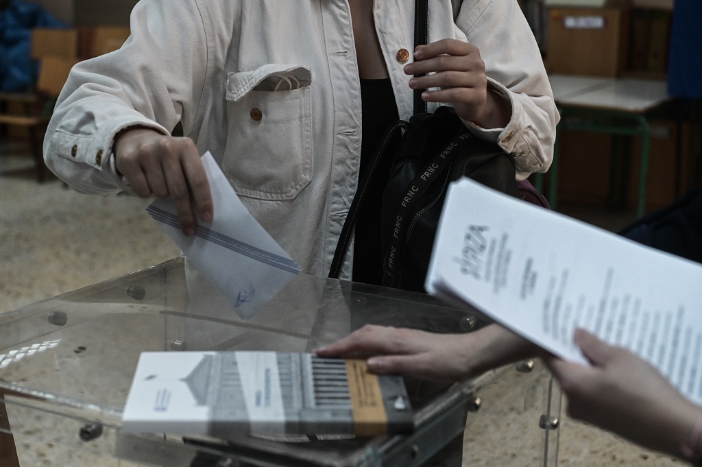 Voter turnout in Greek elex at 31.52% in early afternoon