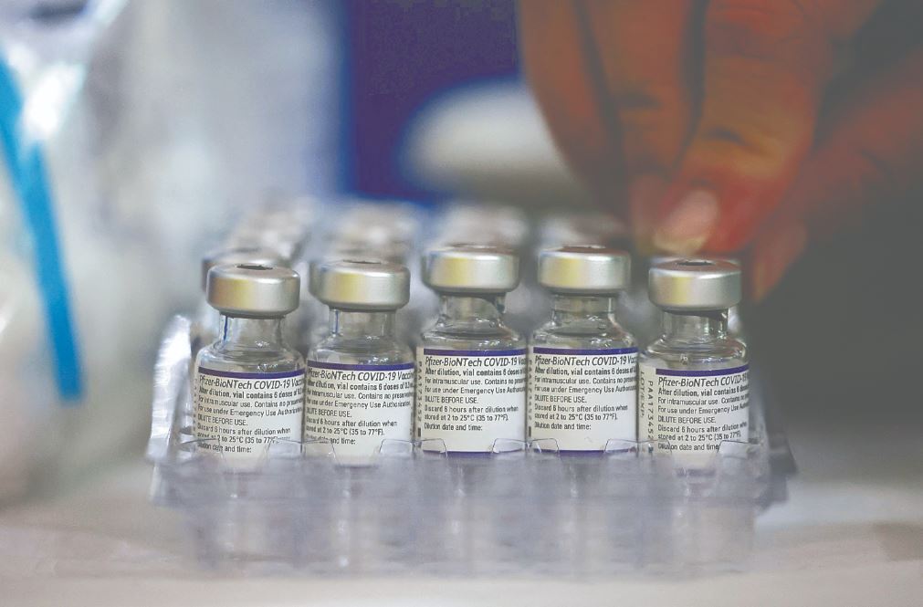 Εμβόλια Covid-19: Πώς η ΕΕ κατέληξε σε συμφωνία με τις BioNTech-Pfizer