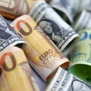 Ευρώ: Φλερτάρει με υψηλά 4ετίας