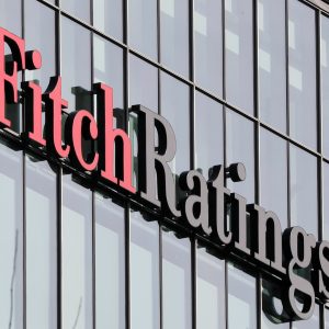Fitch: Εν αναμονή της σημερινής αξιολόγησης – Η ανάλυση της Societe Generale