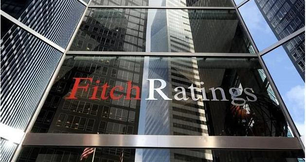 Fitch: Υποβάθμισε σε «αρνητική» την προοπτική του αξιόχρεου των ΗΠΑ