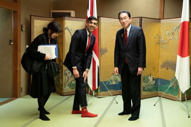 Σούνακ: Πήγε στη σύνοδο των G7 και έκλεψε τις εντυπώσεις με… τις κάλτσες του [εικόνες]