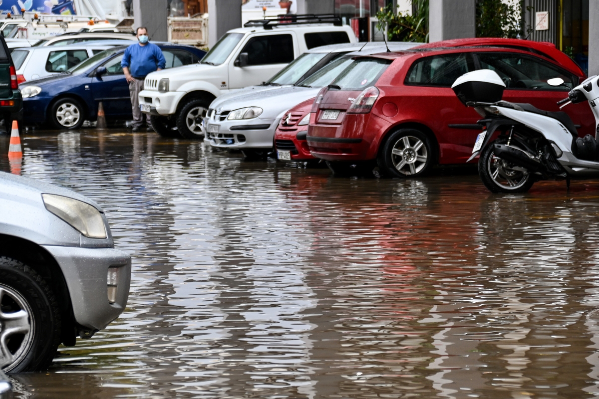 Κακοκαιρία στη Ρόδο: Προβλήματα στους δρόμους και σε τουριστικές επιχειρήσεις