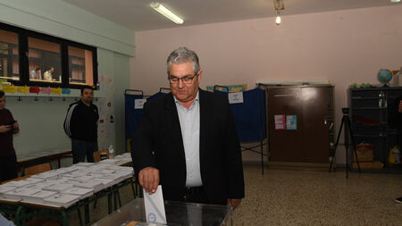 Εκλογές 2023: Στη Λαμία ψήφισε ο Δημήτρης Κουτσούμπας