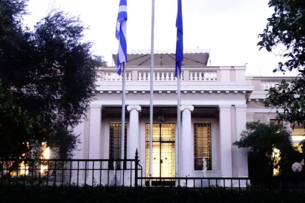 Έκτακτη σύσκεψη στο Μαξίμου για τις κυβερνοεπιθέσεις – «Παραπέμπουν σε ισχυρό κίνητρο»