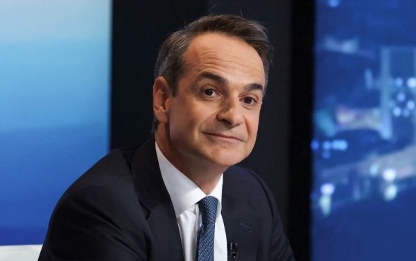 Mitsotakis cancels visit to Mt. Athos due to testing positive for Covid-19