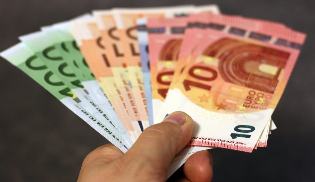 Ισπανία: Χειροπέδες σε συμμορία που διακινούσε πλαστά χαρτονομίσματα των 100 ευρώ – Και στην Ελλάδα