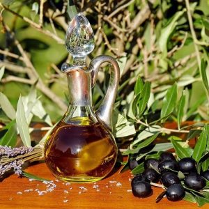 Ελαιόλαδο: Ζαλίζουν οι τιμές – Κοντά στα 15 ευρώ στο ράφι – Πόσο θα φτάσει η νέα σοδειά