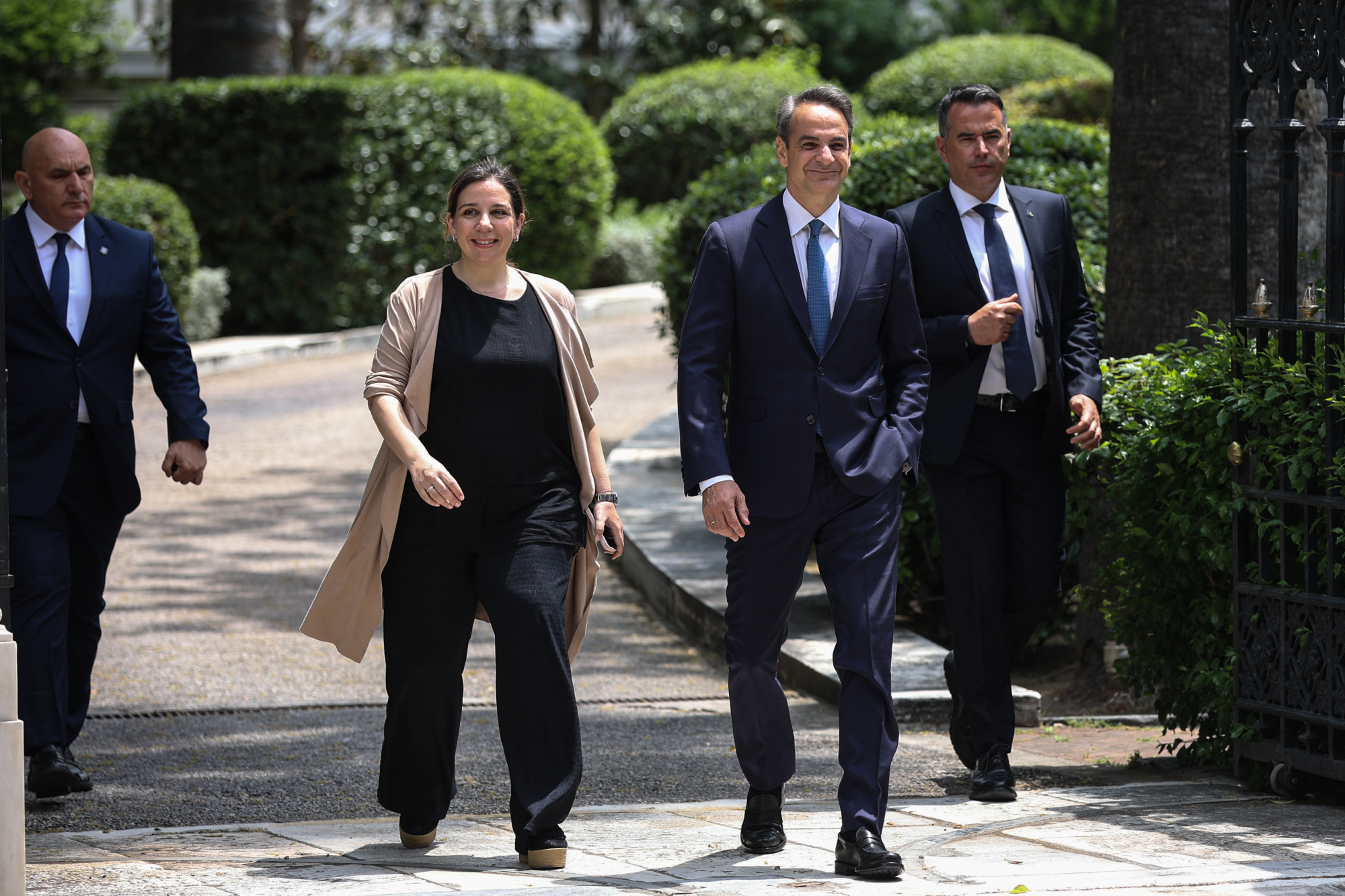 Mitsotakis returns mandate to form gov’t, as expected; new elex next month