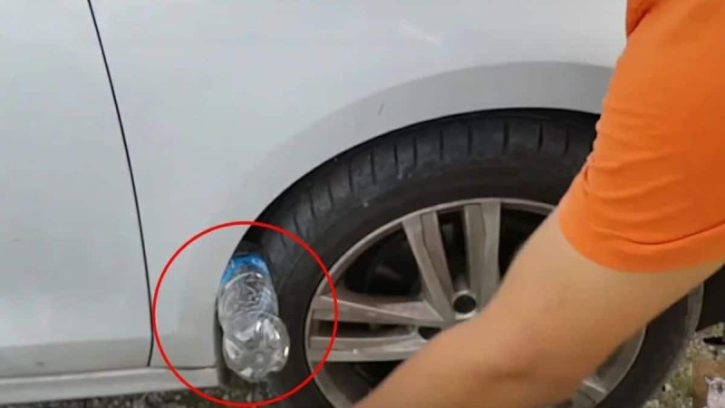 Αυτοκίνητο: Μπορούν να σας το κλέψουν με ένα πλαστικό μπουκάλι νερού; Οι αναφορές που τρελαίνουν το ίντερνετ