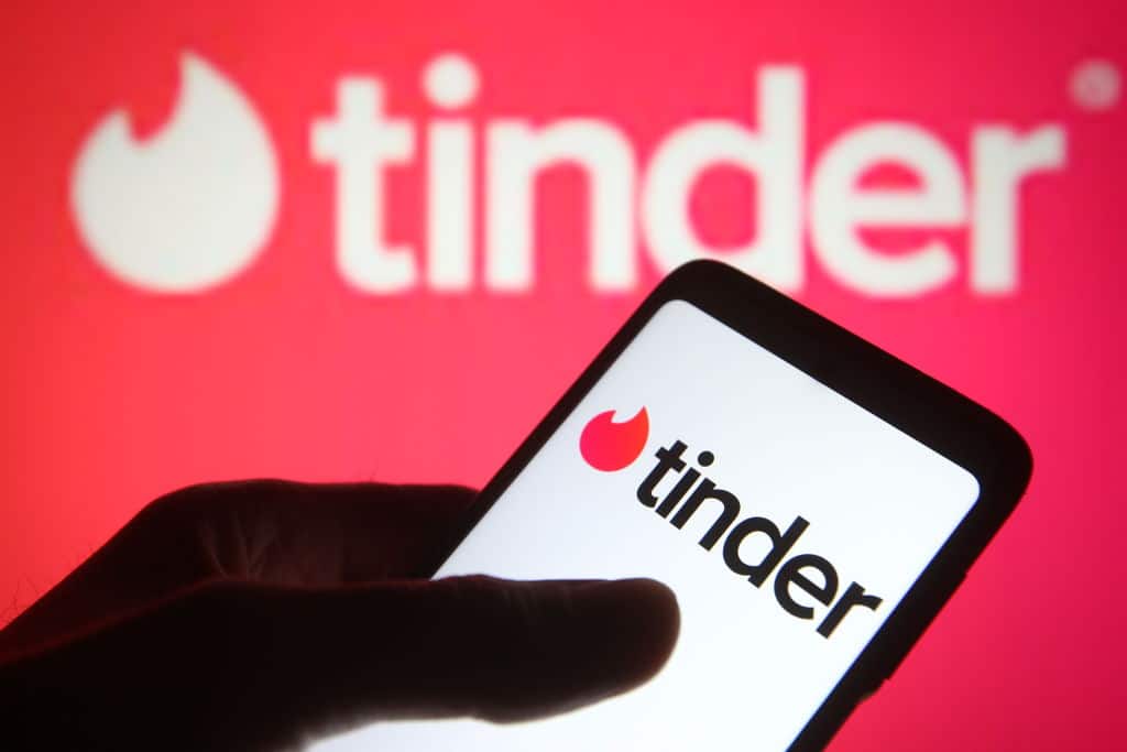 Tinder: Πολεμώντας την ανεργία μέσω των dating apps