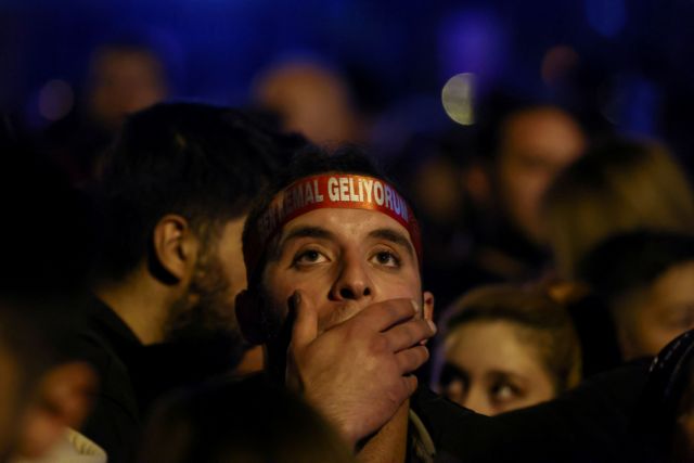 Εκλογές – Τουρκία: Προηγείται ο Ερντογάν, μειώνεται η απόσταση από τον Κιλιτσντάρογλου