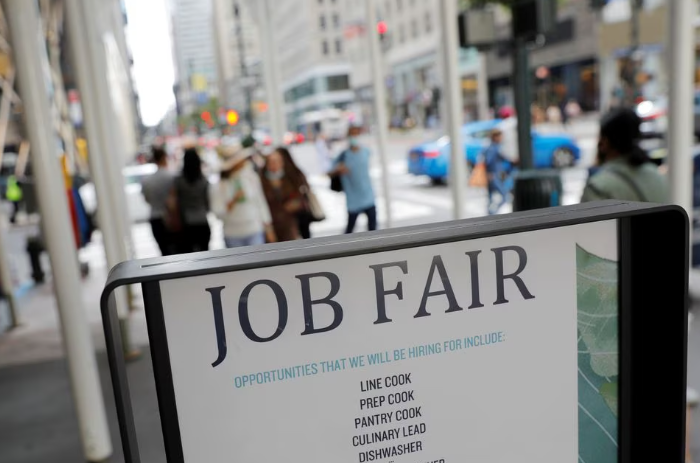 ΗΠΑ: Αυξήθηκαν ελαφρώς οι νέες αιτήσεις για επιδόματα ανεργίας
