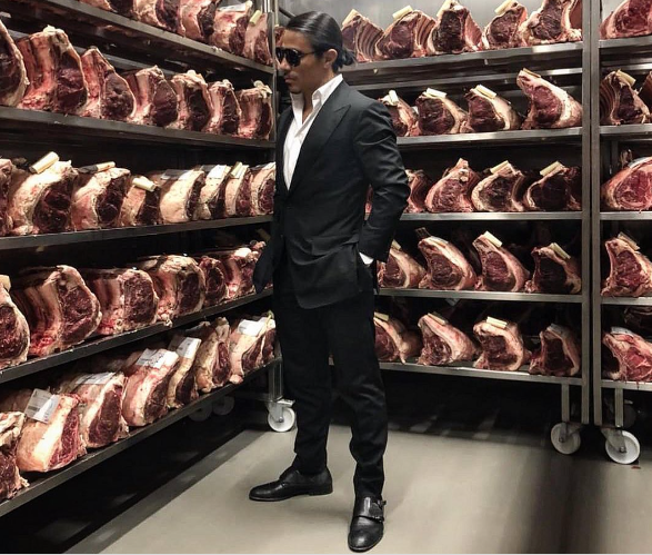 Salt Bae: Η αρχή και το τέλος για τον τούρκο σεφ