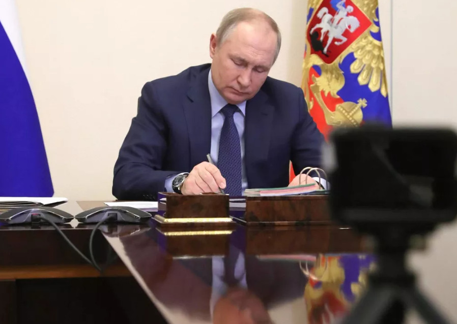 Ρωσία: Στρατιωτικό νόμο στα σύνορα με την Ουκρανία κήρυξε ο Πούτιν