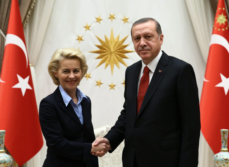 Επικοινωνία Φον ντερ Λάιεν – Ερντογάν: Τι συζήτησαν για τις σχέσεις ΕΕ – Τουρκίας