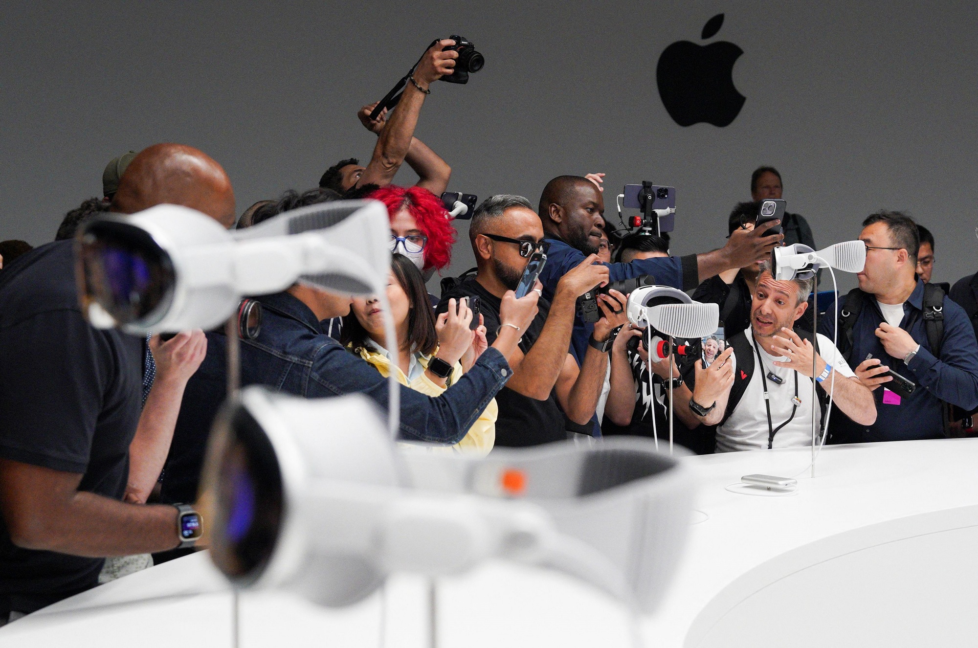 Apple: Μειώνει την παραγωγή των VR Headset