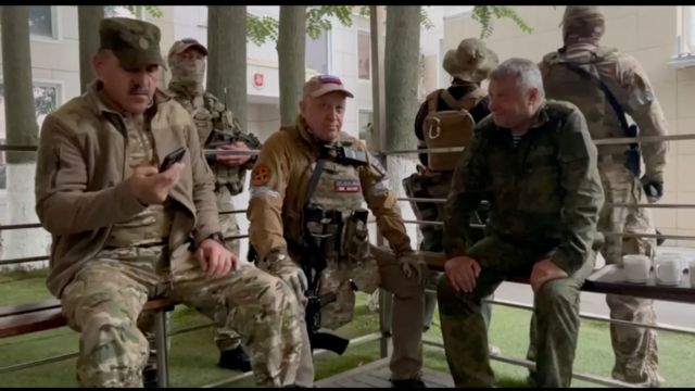 Γεβγκένι Πριγκόζιν: «Είστε γέρικοι κλόουν – Να βάλουμε τέλος στο αίσχος της χώρας που ζούμε» είπε στον Ρώσο υφυπουργό Άμυνας