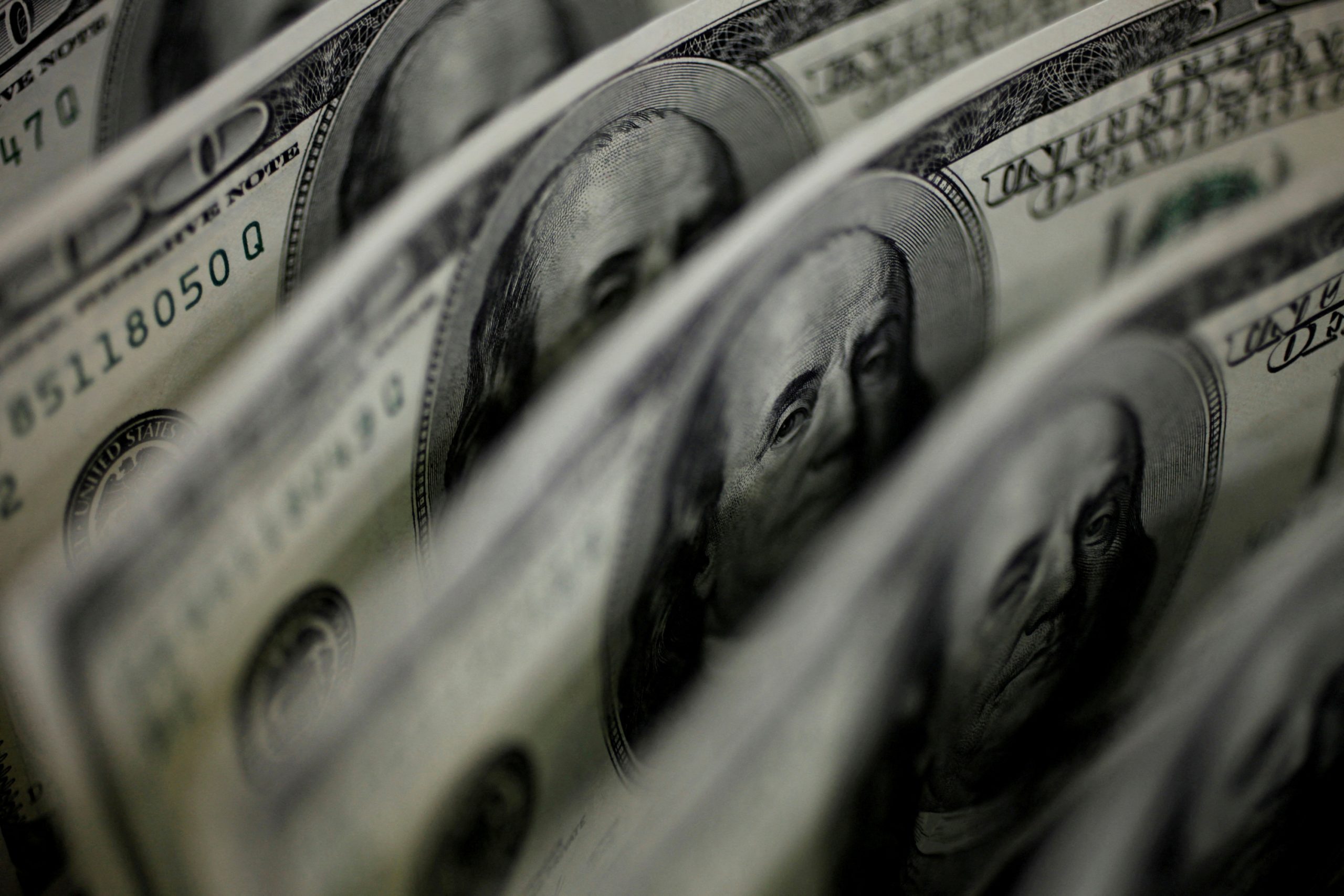 Δολάριο: Σκαρφαλώνει υπό το το φόβο του πληθωρισμού