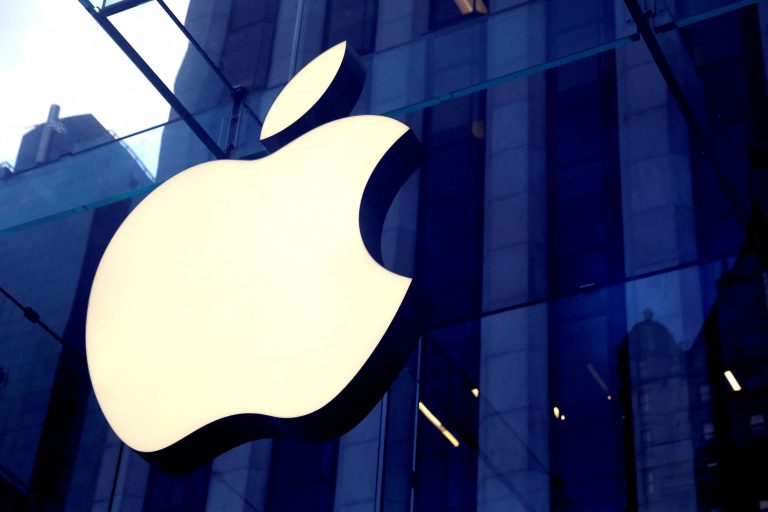 Apple: «Εσπασε» το φράγμα των 3 τρισ. δολαρίων
