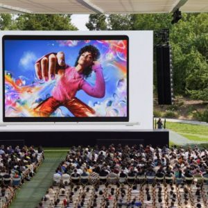 Apple: Παρουσίασε τα ακουστικά επαυξημένης πραγματικότητας