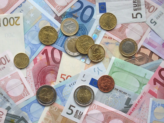 ΕΚΤ: Παραμένει ανθεκτικό το ευρώ παρά τον πόλεμο στην Ουκρανία
