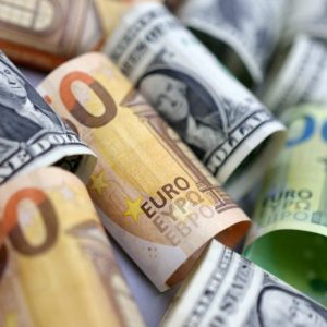 Δολάριο: Υποχωρεί έναντι του ευρώ