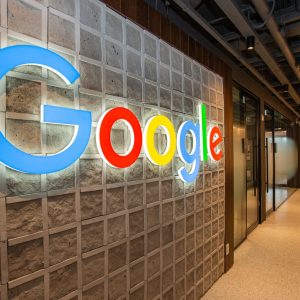 Google: Με… απειλές επαναφέρει στο γραφείο τους εργαζόμενους με τηλεργασία