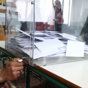«Η μάχη των 21 ημερών»: Τι δείχνουν οι δημοσκοπήσεις για την δυναμική των κομμάτων