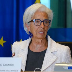 Λαγκάρντ: Σηματοδοτεί περισσότερες αυξήσεις επιτοκίων με τον πληθωρισμό να παραμένει «ισχυρός»