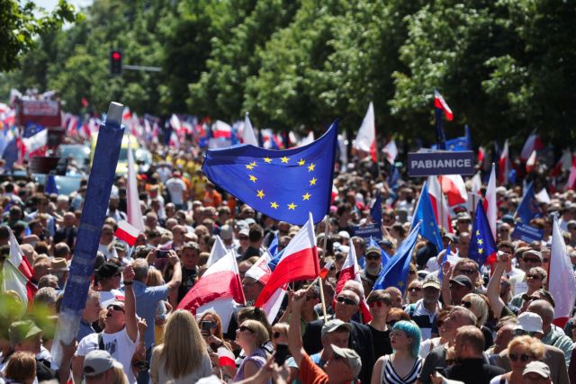 Πολωνία: Οι αλλαγές στο δικαστικό σύστημα παραβιάζουν το δίκαιο της ΕΕ