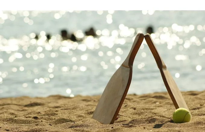 Παραλίες: Τέλος οι ρακέτες – Προβλέπεται πρόστιμο 1.000 ευρώ