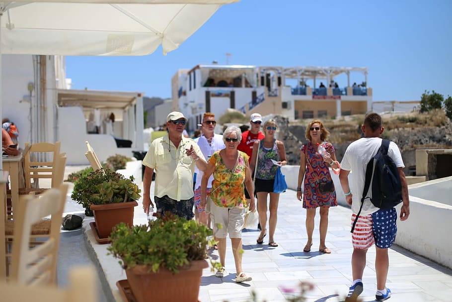 Moody’s: Άνοιξη και Φθινόπωρο θα προτιμούν πλέον οι τουρίστες την Ελλάδα και τη Νότια Ευρώπη