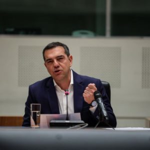 Τσίπρας κατά Μητσοτάκη: «Χρεοκόπησαν τη χώρα και συνεχίζουν σαν να μη συνέβη τίποτα»