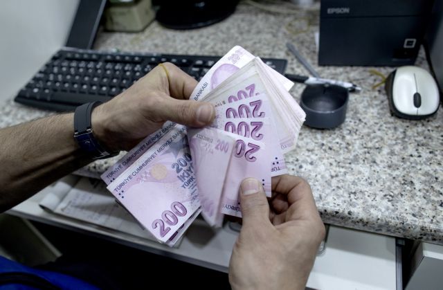 Τουρκία: Με φόρους σε τράπεζες και εταιρείες, καλύπτει η Τουρκία τα προεκλογικά «δώρα»