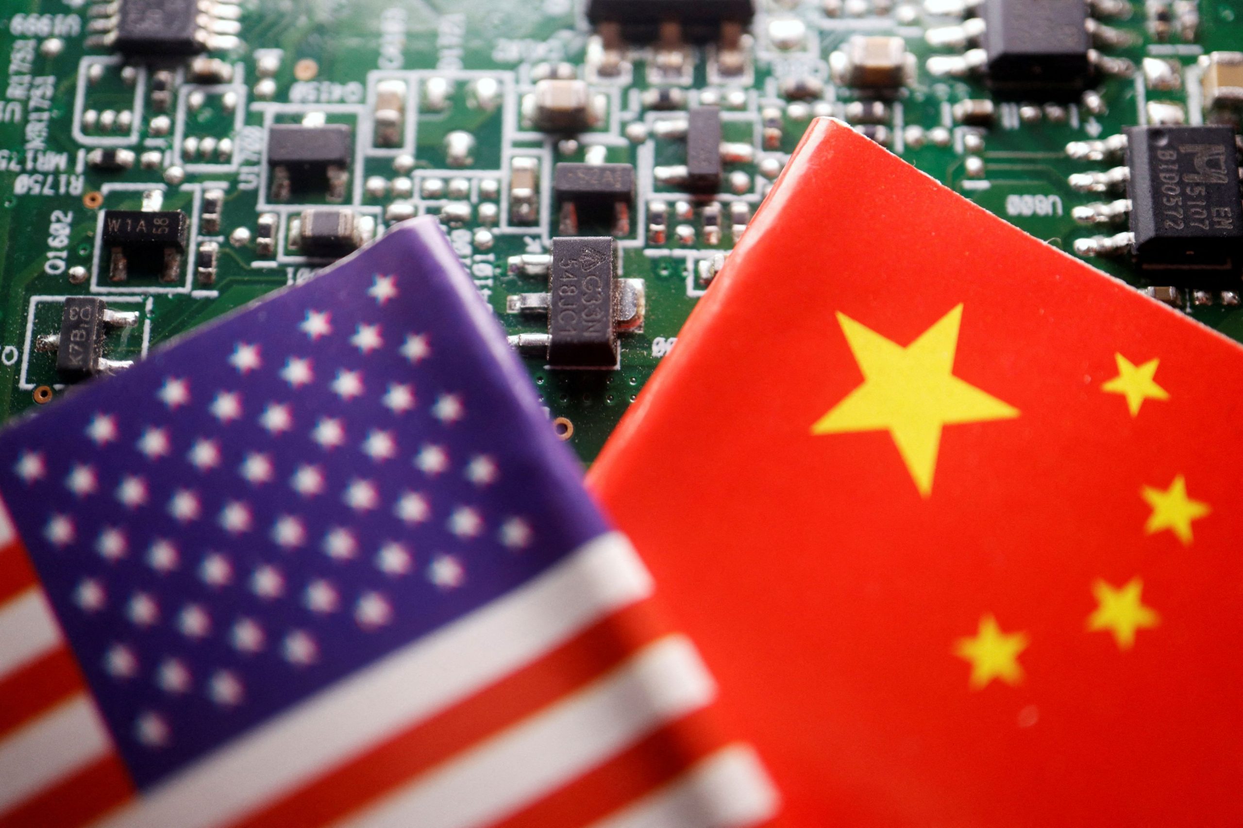 Ημιαγωγοί: Οι ΗΠΑ εξετάζουν νέους περιορισμούς στις εξαγωγές τσιπ για την Κίνα