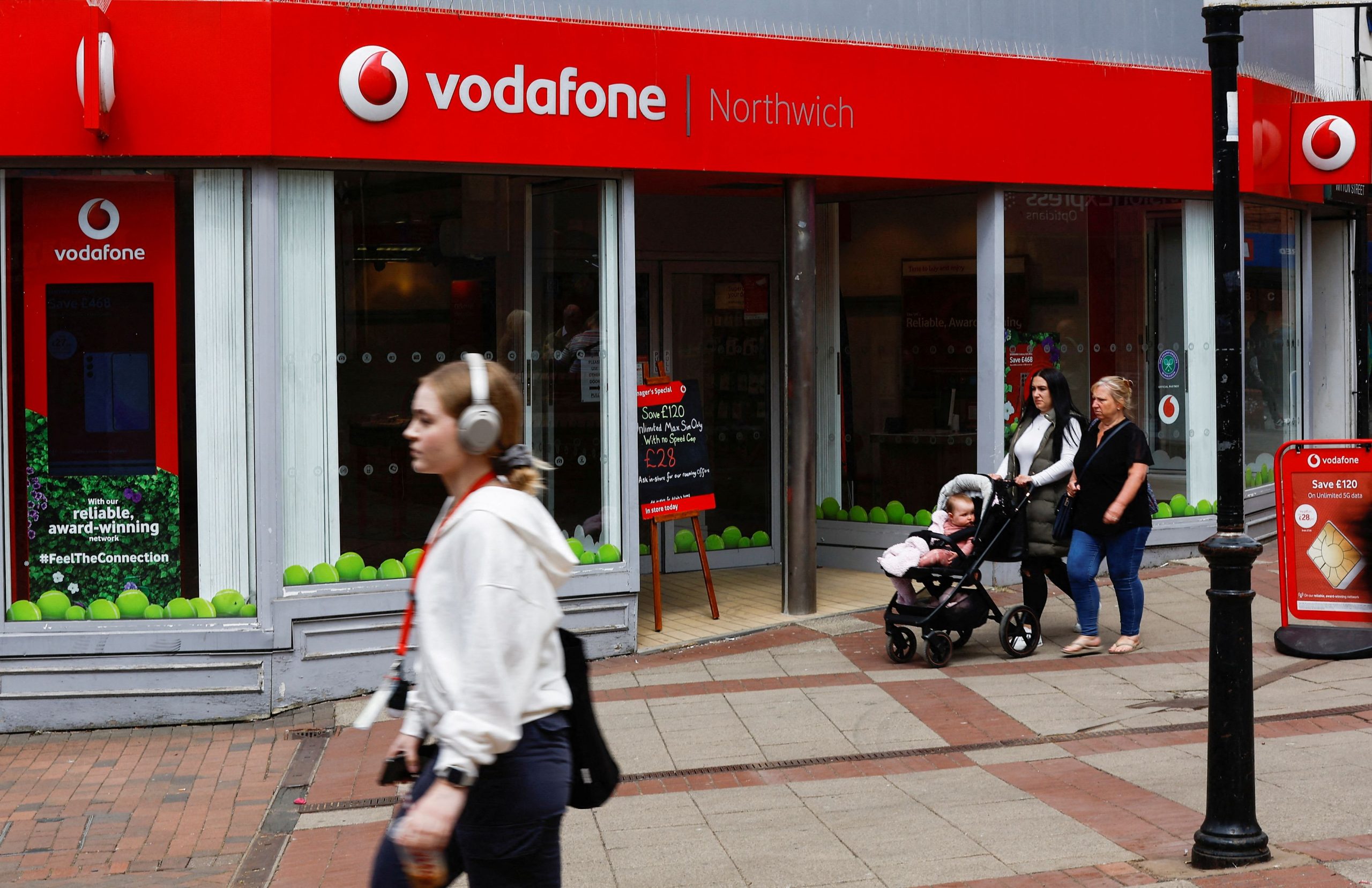 Βρετανία: Vodafone και Hutchison ενώνονται δημιουργώντας την κορυφαία εταιρεία στη χώρα