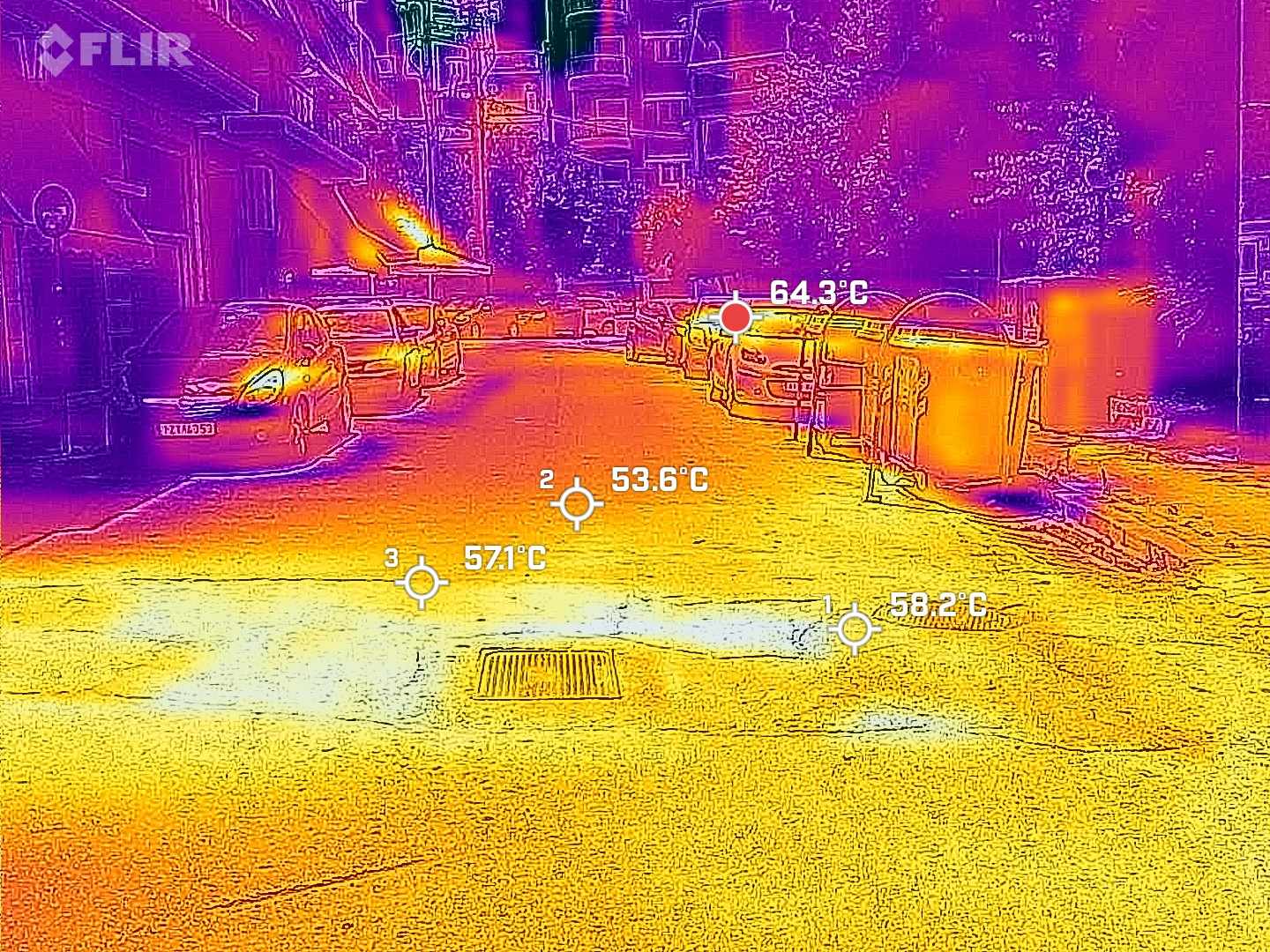 Κάυσωνας: Πόσο έφτασε η θερμοκρασία στον δρόμο και την άσφαλτο [Εικόνες]